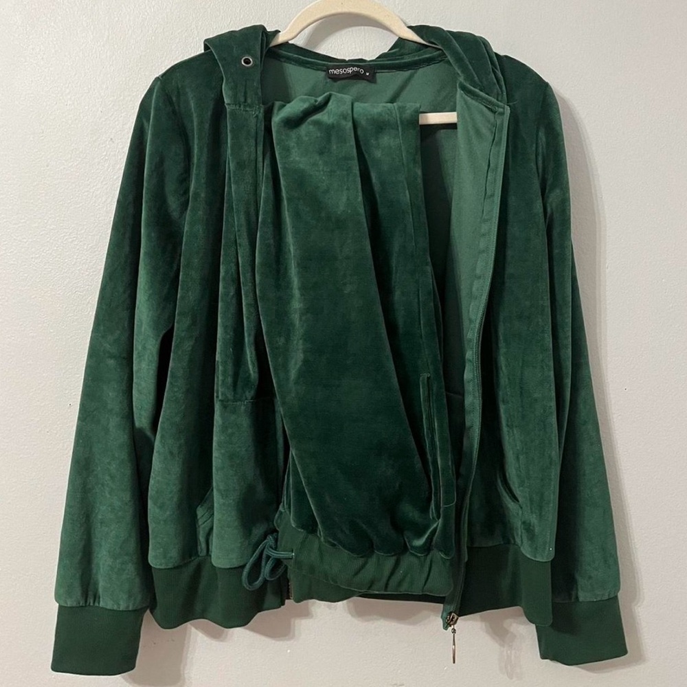 Dark Forest Green Velour Tracksuit! Size Medium! Brand is Mesospero.